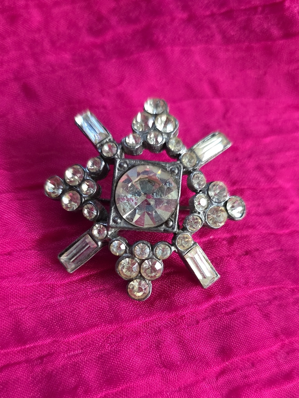 Vintage Snowflake Brooch - Clear Rhinestones. Ladies Costume Jewlery Pin